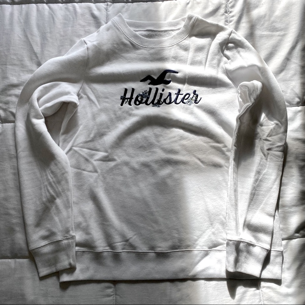 Hollister Embroidered Girls Sweatshirt Size Medium